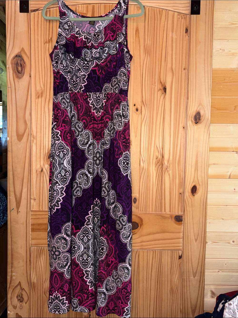 Susan Lawrence Sleeveless Paisley Maxi Dress in Purple & Pink